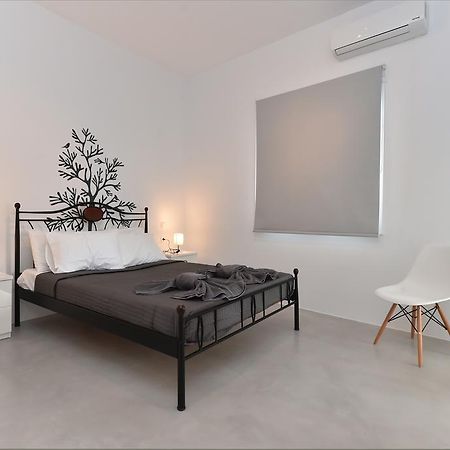 The Local House Apartment Парос Екстериор снимка