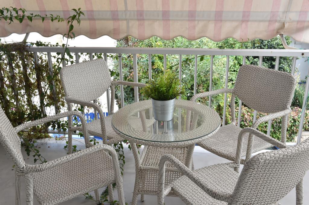 The Local House Apartment Парос Екстериор снимка